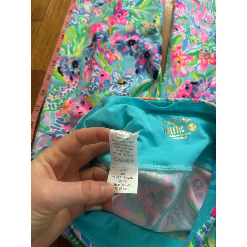 Lilly Pulitzer Luxletic Weekender Leggings in Amalfi Blue Alligator Isle XS NWOT - Picture 4 of 9